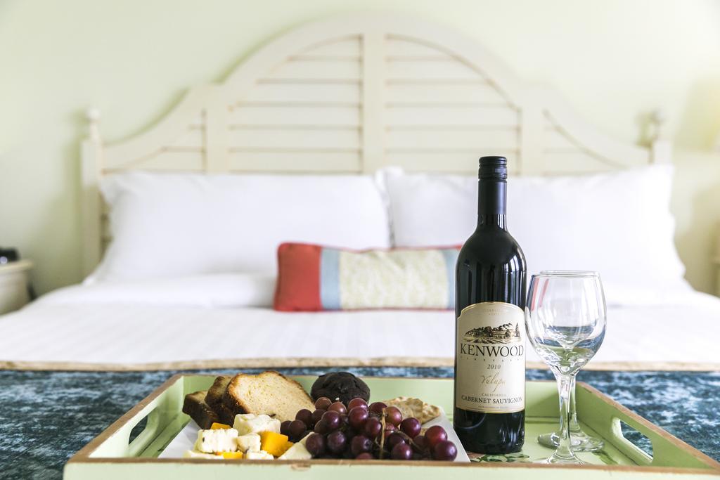 Mansion House Inn Vineyard Haven Exterior photo