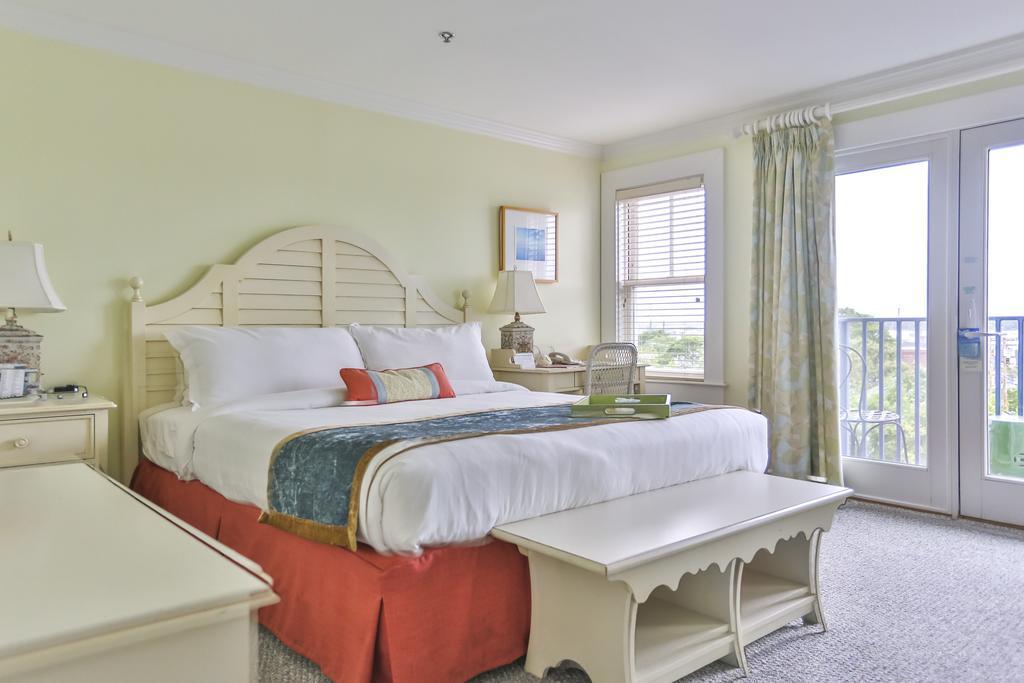 Mansion House Inn Vineyard Haven Exterior photo